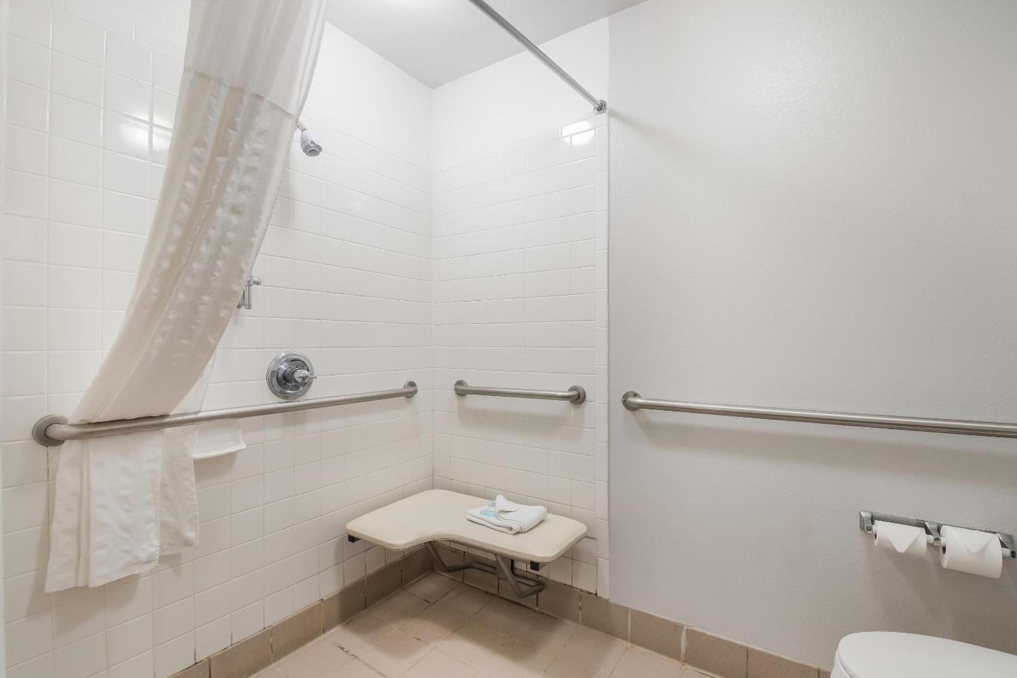 Queen Suite - Accessible/Non-Smoking